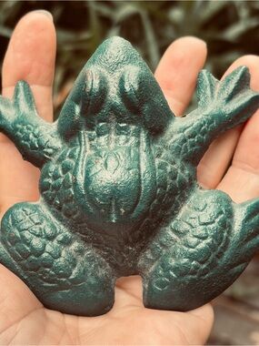 Decorative cast iron frog